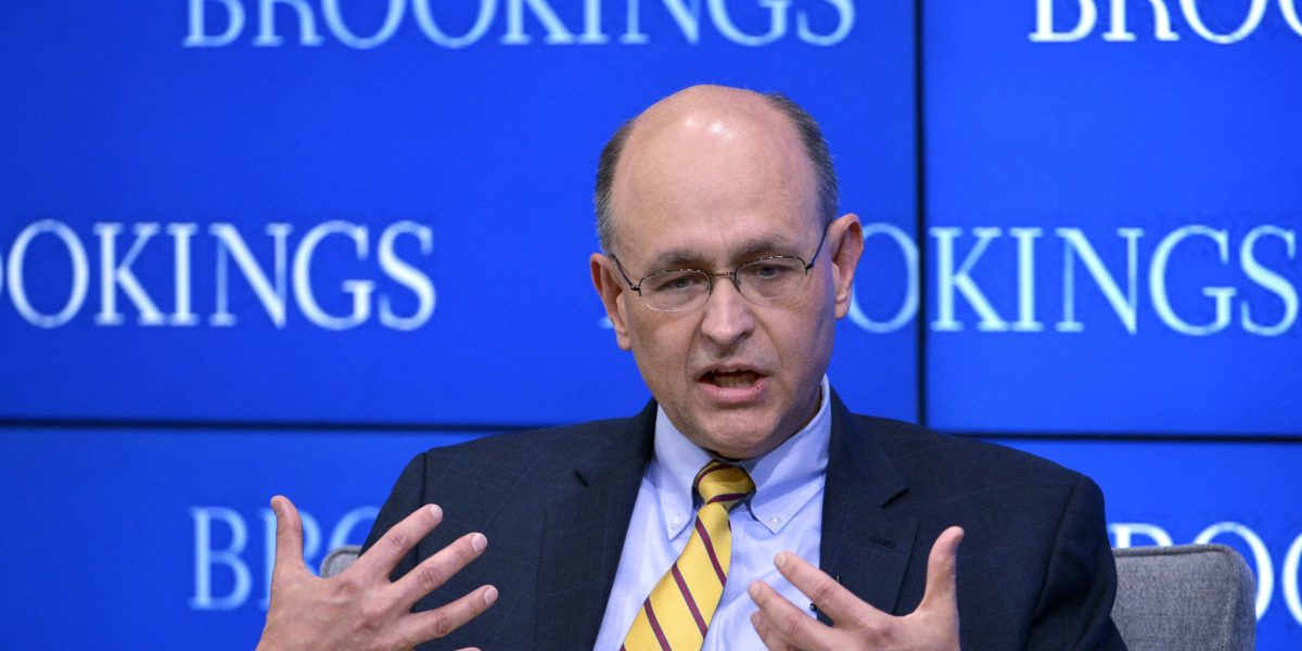  Top Wall Street economist sees 2 ways tariffs could play out — and neither is good for the average worker